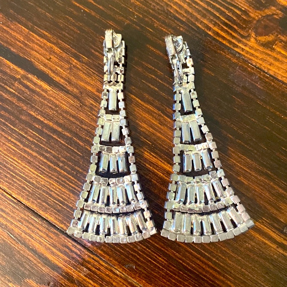 Vintage rhinestone clip earrings 🔥